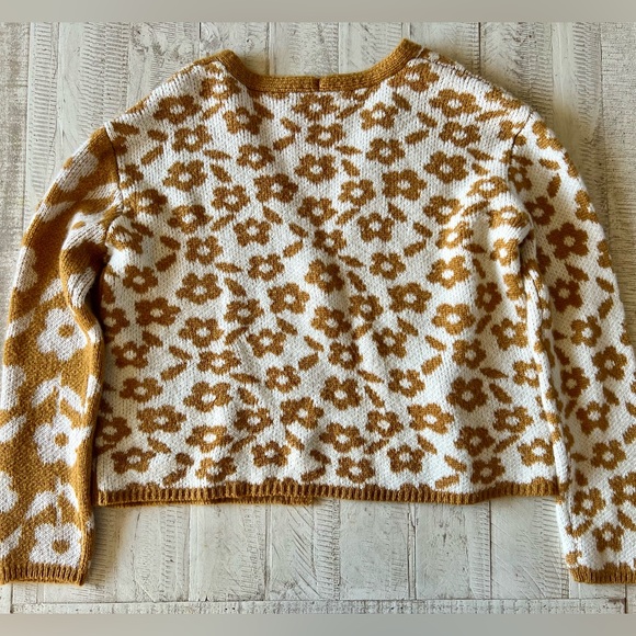 Large Floral Sweater by SO - Picture 2 of 4